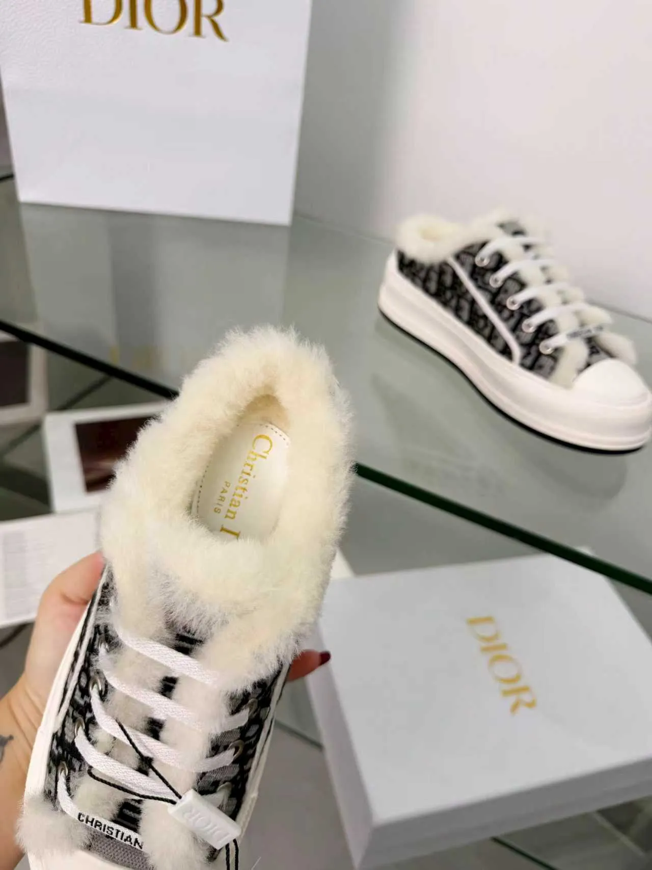 Men's men's shoes pP540! 𝐃𝐈𝐎𝐑 𝐖𝐚𝐥𝐤'𝐧 Dior Presbyopia Embroidery Wool Thick Sole Canvas Shoes Casual Sneakers (Half Flop) These Walk'n'Dior thick sole sneakers are a fashionable piece that elevates the collection. Oblique printed cotton embroidered upper with comfortable platform sole, tongue and Christian Dior Paris signature laces. Bottom thickness 4.5CM Size: Women's 35-41